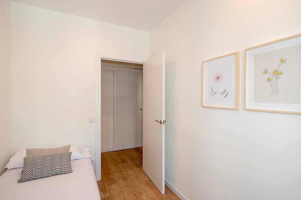 Entire apartment, Bebarceloner Pelayo Apartments - 3 bedrooms, 2 bathrooms in Barcelona Centre, Barcelona