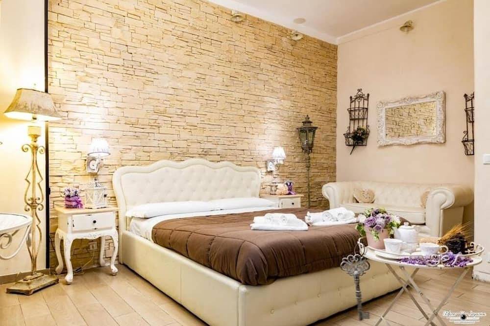 Romantic Dreams: Double Room with Private Bathroom in Rom, Rom Provinz