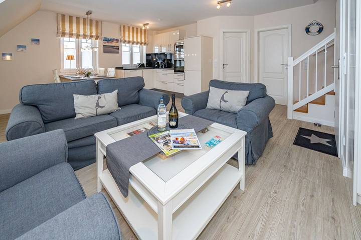 Ganze Wohnung, 3-Zimmer-Ferienwohnung mit Balkon. - nur 300 Meter zum Strand. in Westerland, Sylt (Gemeinde)