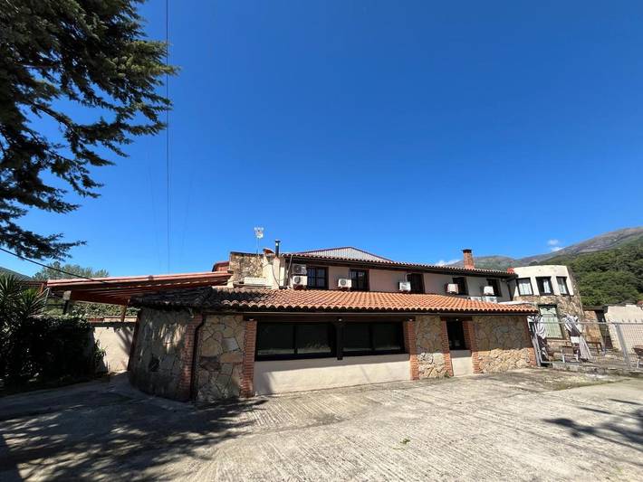 Apartamento de vacaciones para 14 personas, con terraza y piscina además de jardín y vistas - 1