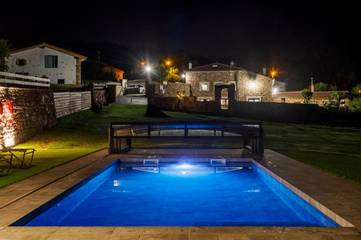 Casa rural con piscina para 20 personas, con vistas además de piscina y jardín en Cantabria