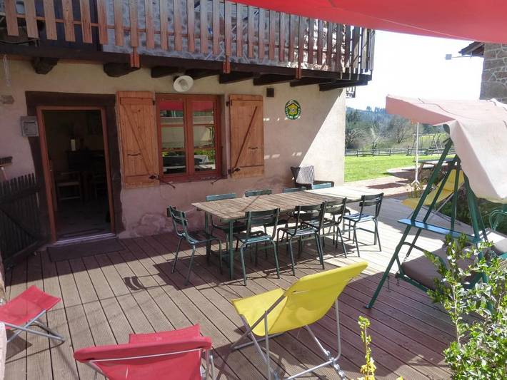 Gîte pour 9 personnes, avec piscine ainsi que terrasse et jardin dans Rhône - 2