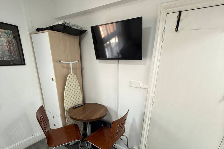Entire studio, Studio Flat from Bournemouth Beach in Bournemouth, South West England