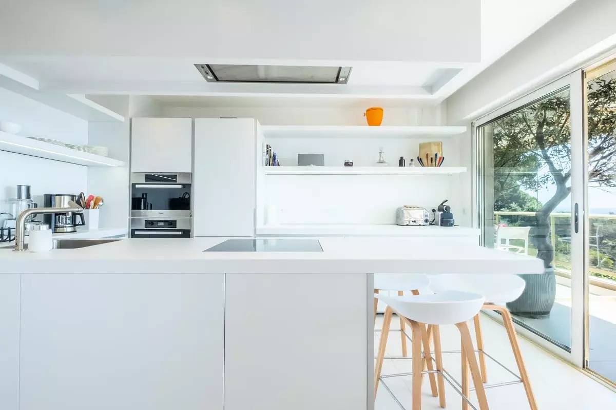 Appartement entier, 3P, terrasse aménagée, piscine, vue sur les îles in Cannes La Bocca, Cannes