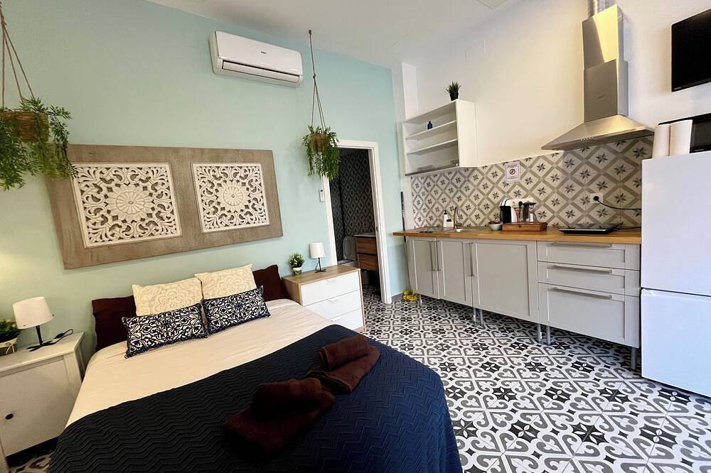 Ganze Wohnung, Studio bright 20' from Barcelona Center / 10' walk to the beach / 15' Forum Bcn in Sant Adrià de Besòs, Barcelonès