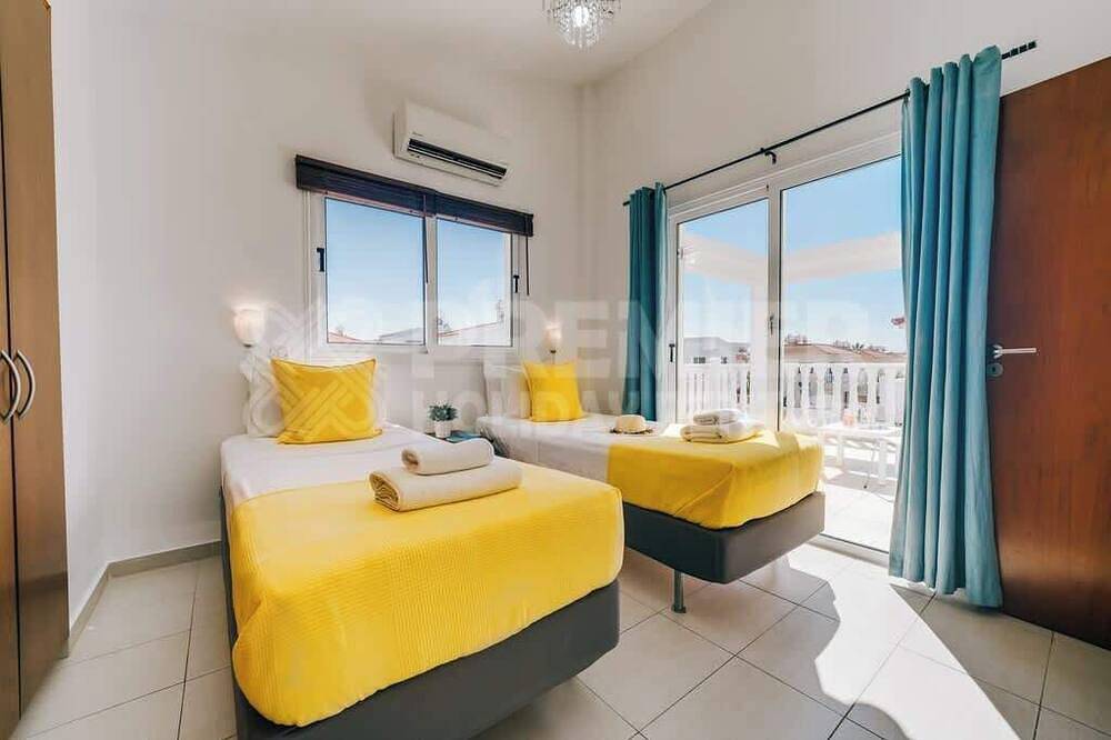 Villa Tia - 3 Schlafzimmer Villa mit eigenem Pool - 300 Meter vom Nissi Beach in Ayia Napa, Südzypern