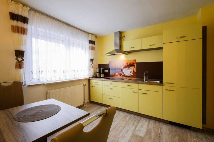 Ferienhaus für 7 Personen, mit Terrasse und Ausblick in Schiefergebirge - 3