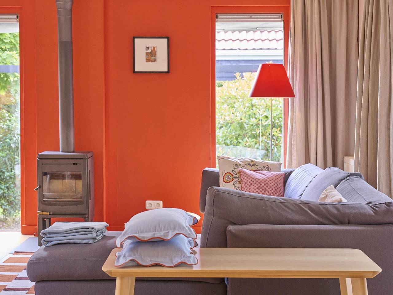 Vakantiehuis met grote tuin nabij het strand in Goedereede, Goeree-Overflakkee