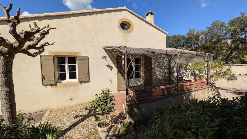 Gîte pour 2 personnes, avec terrasse ainsi que piscine et jardin à Venasque - 2