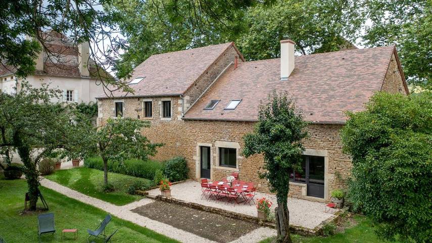 Location de vacances pour 15 personnes, avec vue et jardin à Chailly-sur-Armançon