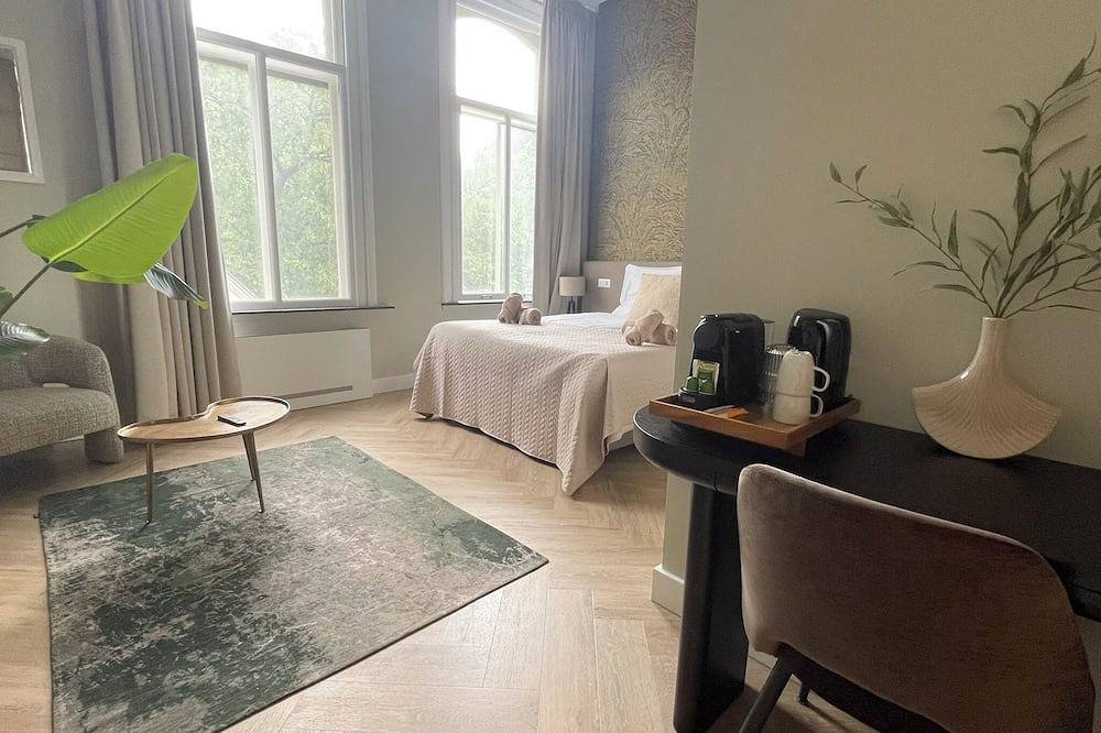 Geheel appartement, Ontspan in deze verfijnde suite, waar modern comfort samenkomt met historische charme. in Tilburg, Noord-Brabant