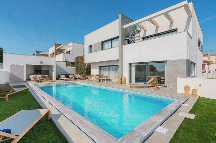 Villa für 12 Personen, mit Balkon und Whirlpool sowie Garten