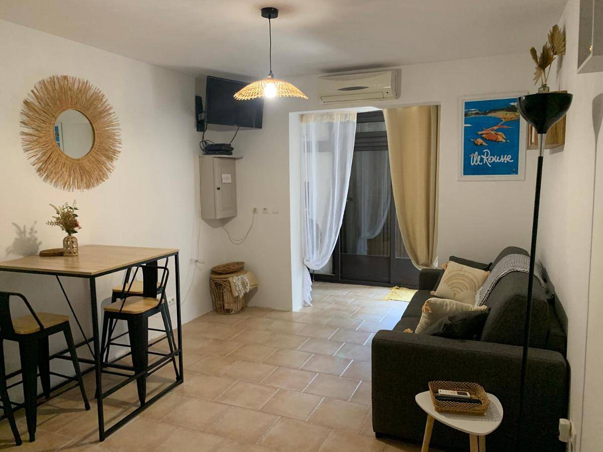 Appartement entier, Studio tout équipé de 27m2, à 100m de la mer, et 500m des commerces in Aregno, Région de Calvi