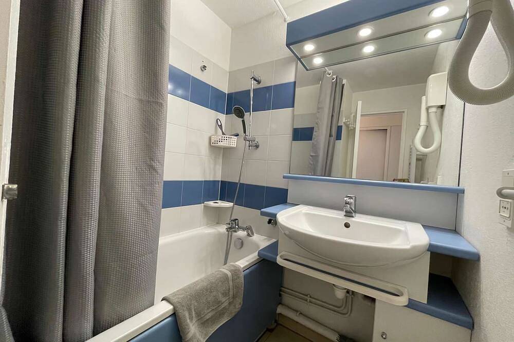 Entire apartment, Nice 1-bedroom apartment in a residence with a pool, close to the beach in Port Cogolin, Gassin