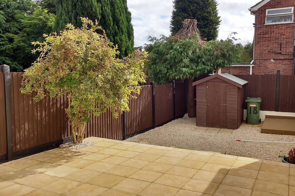 Casa con 3 camere, 2 bagni, di fronte a East Park in Wolverhampton, Birmingham e dintorni