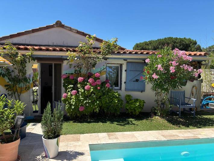 Appartement de vacances pour 2 personnes, avec vue ainsi que piscine et jardin