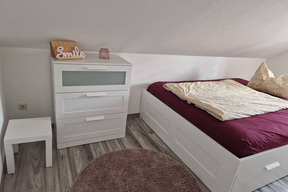 Ganze Wohnung, Appartement Ohne Kamin im Dachgeschoss - Onkmangani Appartmenthaus Oelschläger in Tollensesee, Burg Stargard