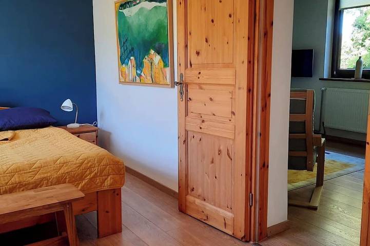 Ganze Wohnung, Charmante Ferienwohnung im Forsthaus mit Garten am Wald, nahe der Ostsee in Nienhagen, Rostock und Umgebung