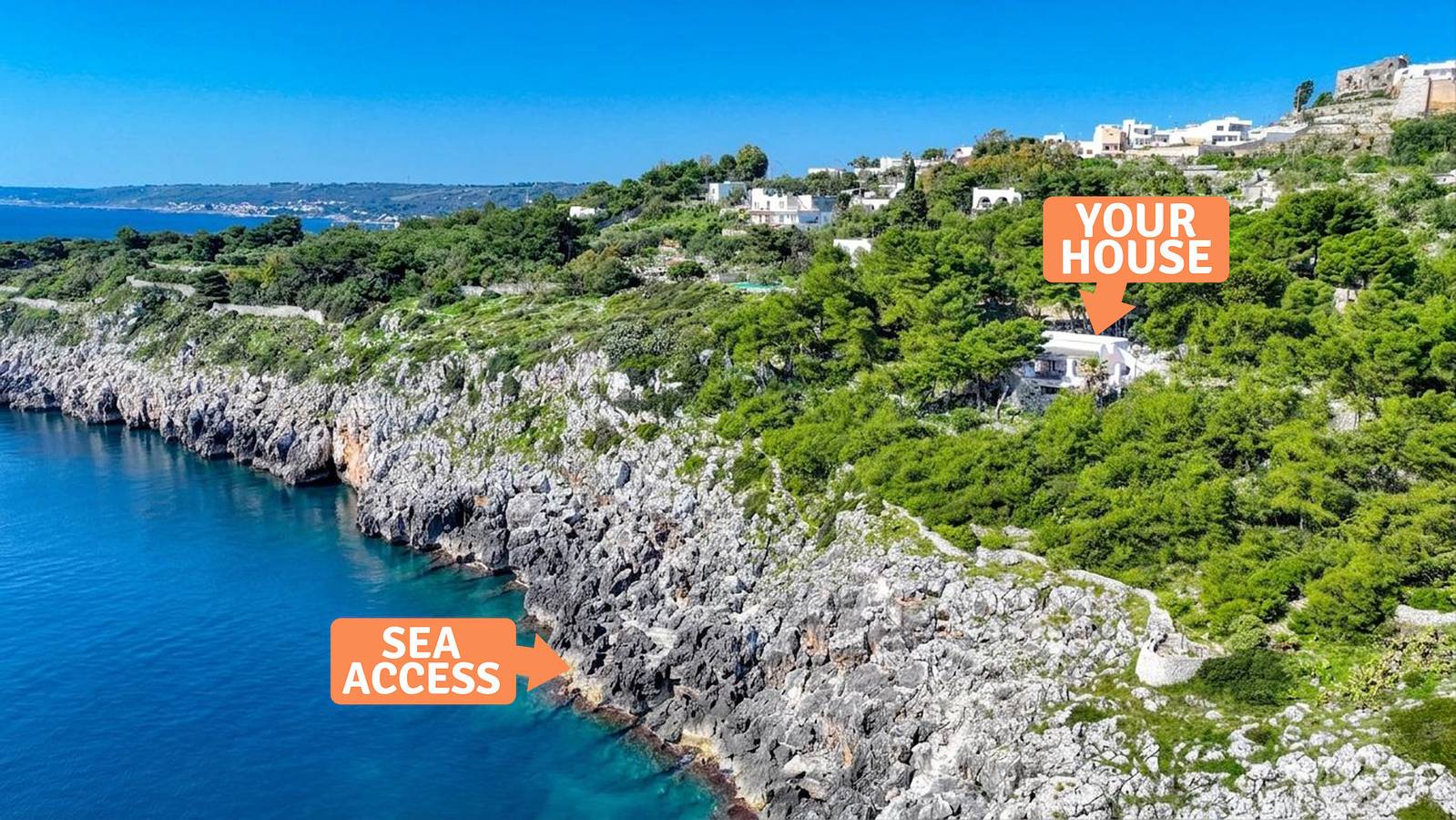 Sea access: unique villa with stunning views (house A) in Castro (Lecce), Province de Lecce