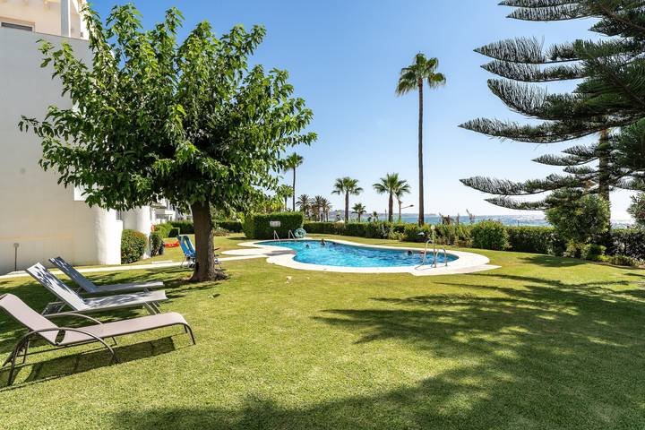 Ganze Wohnung, Apartment 219 – Direkt am Strand, luxuriös, 2 Schlafzimmer, Pool, Terrasse in La Cala de Mijas, Mijas