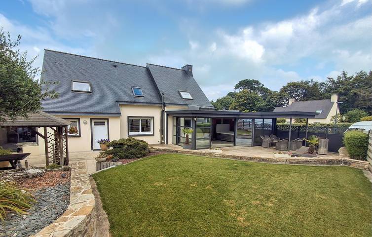 Acogedor apartamento con WiFi, lavadora, TV, aparcamiento, jardín - a 1 km de Landivisiau in Landivisiau, Región de Morlaix