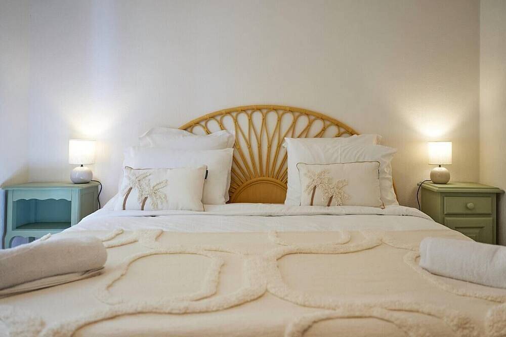Appartement entier, Charme Provençal Les Amandiers Piscine & Animaux in Solliès-Toucas, Côte méditerranéenne (France)
