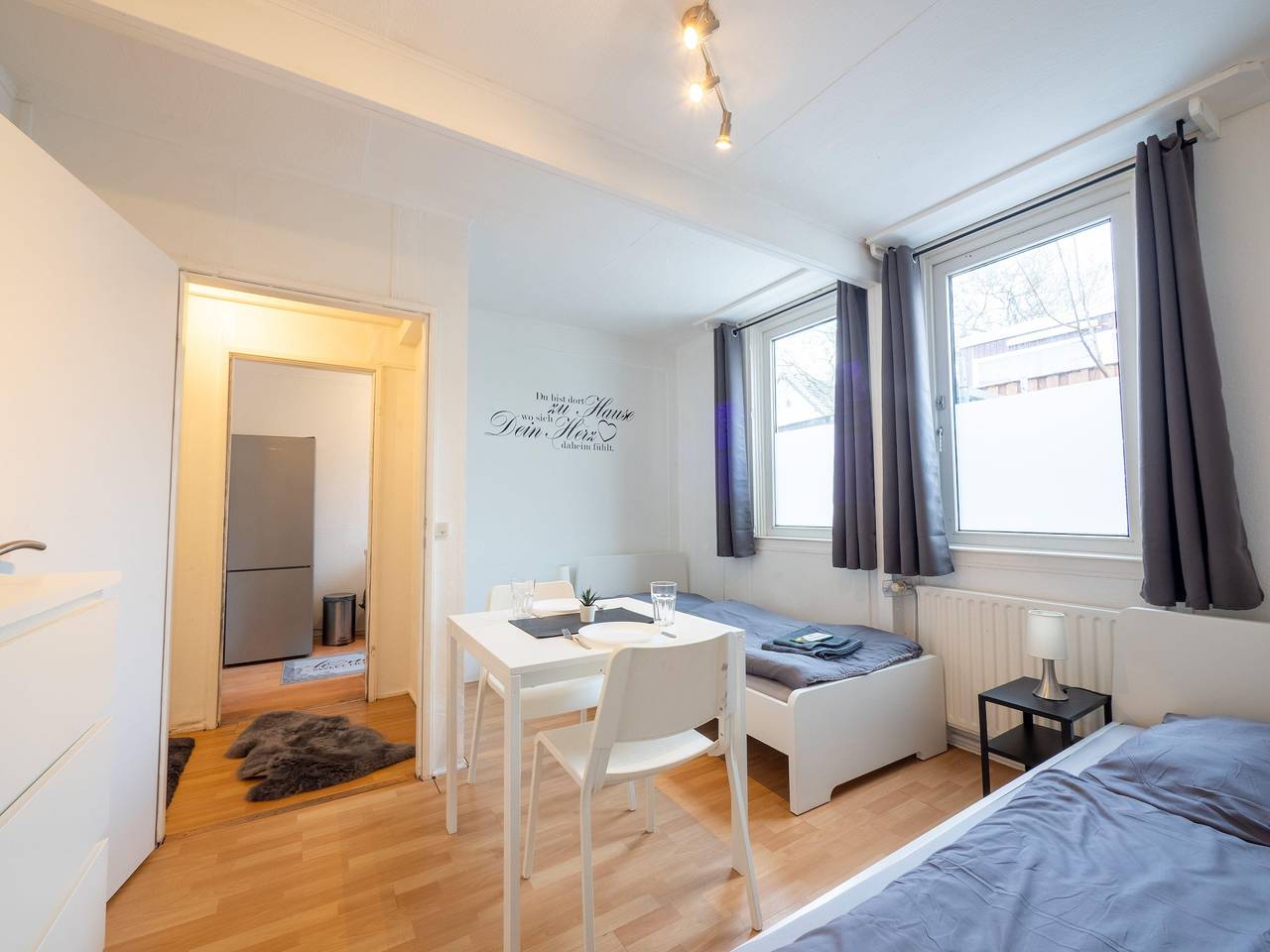 Ganze Ferienwohnung, Monteurwohnung mit Terrasse für 7 Personen – Wlan, Tv, Küche – Ahrensburg Nähe Hamburg - Agrp1204 in Ahrensburg, Kreis Stormarn