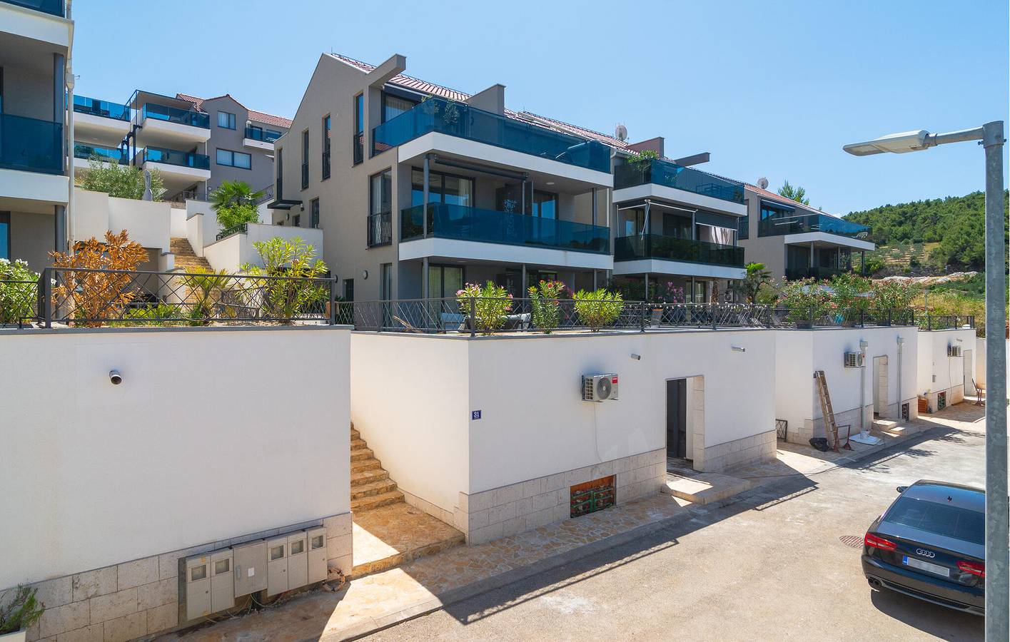 Ganze Ferienwohnung, Apartment mit Meerblick, Terrasse, Parkplatz und WLAN, 700 m vom Strand entfernt in Sutivan, Brac