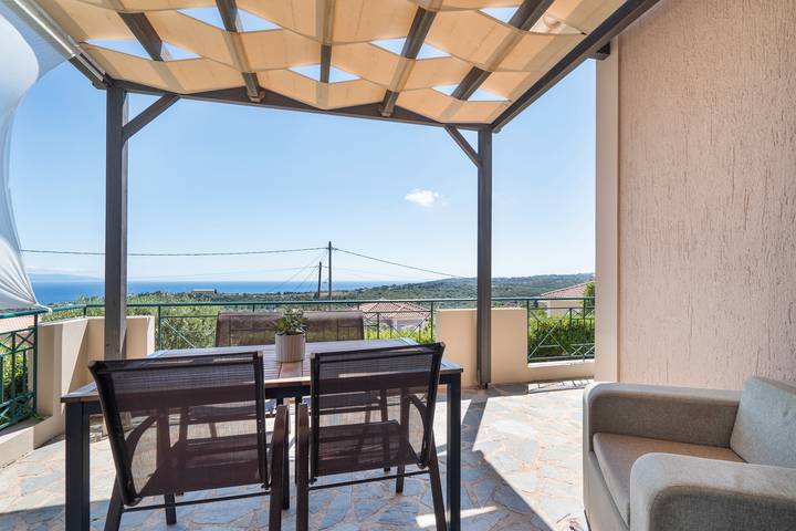Villa for 4 people, with children pool and garden, with pets in Kefalonia
