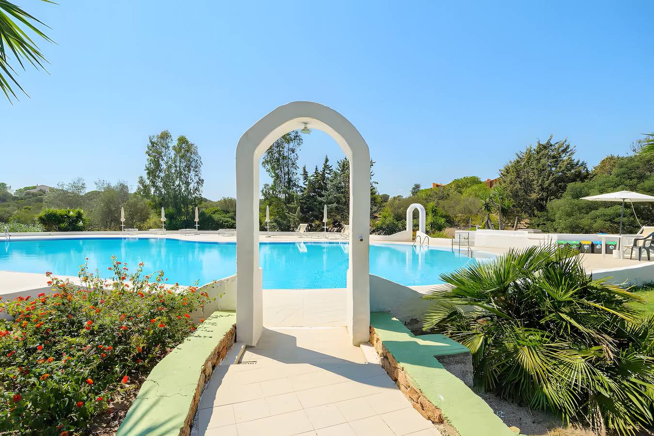 Appartamento intero, Appartamento 'Istana' con piscina condivisa, Wi-Fi e aria condizionata in Porto Istana, Olbia