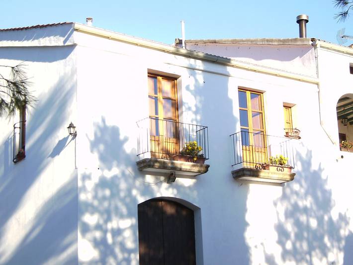 Casa rural para 4 personas, con jardín además de terraza y piscina en Bages - 4
