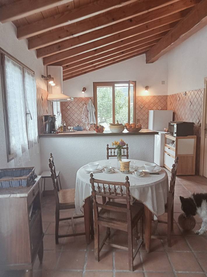 Entire apartment, Apartment 'Gîte Gaia' with Mountain View, Private Terrace and Wi-Fi in Bugarach, Parc naturel régional Corbières-Fenouillèdes
