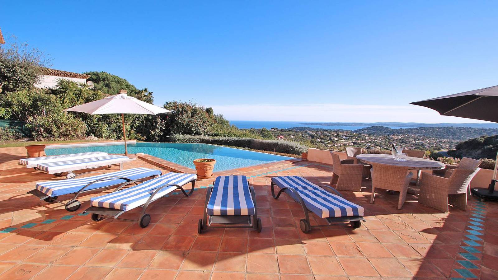 Appartement de vacances entier, Villa 10 personnes - Piscine privée à débordement - Vue mer - Wifi - Climatisation - Sainte Maxime - Classé 4* in Sainte-Maxime, Côte méditerranéenne (France)