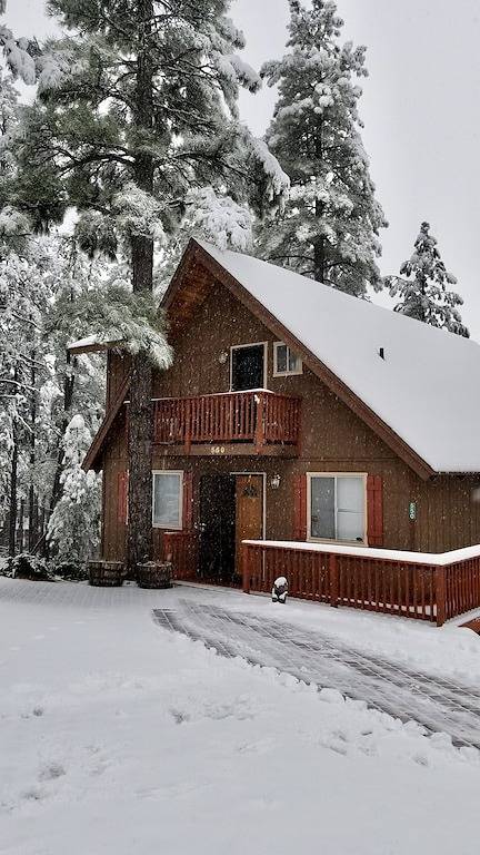 Cool Summer Chalet Getaway in Munds Park, Oak Creek Canyon