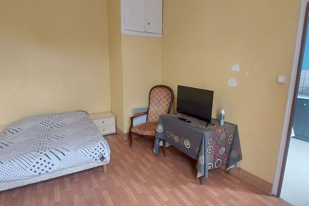 Appartement entier, Appartement meublé- Rez de chausse 2 personnes in Bourbonne-les-Bains, Haute-Marne