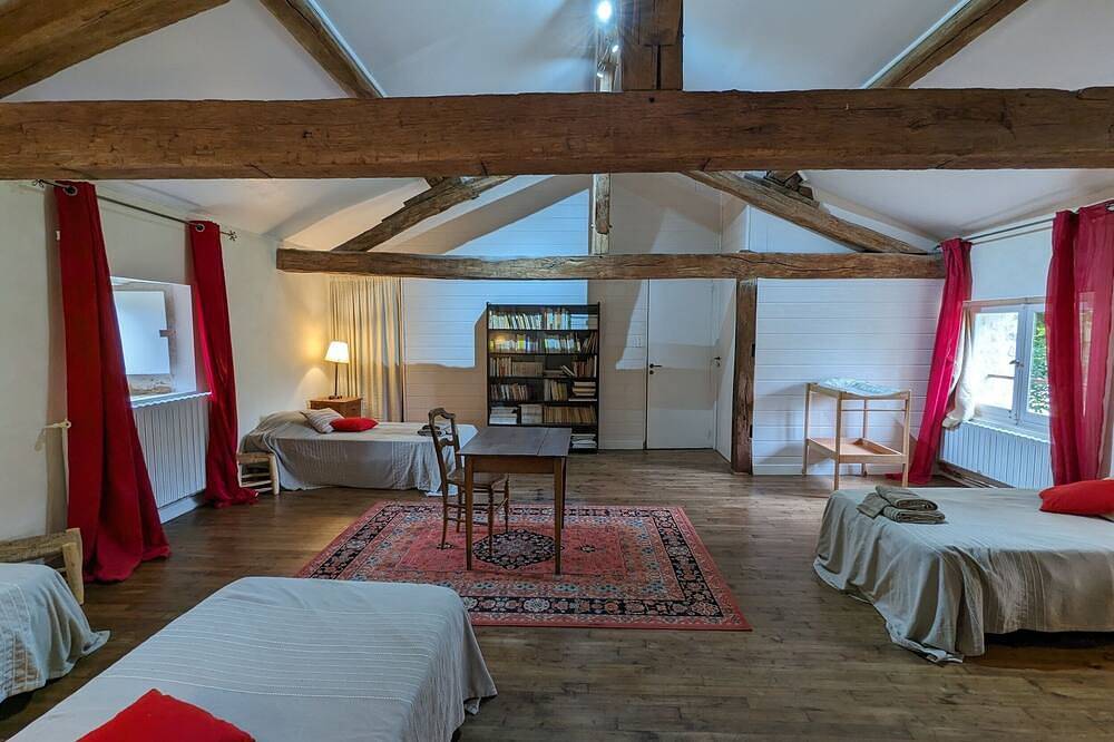 Pavillon de charme dans château de famille - 15Km d'Angoulême- 8 personnes in Dignac, Charente