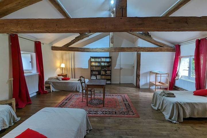 Pavillon de charme dans château de famille - 15Km d'Angoulême- 8 personnes in Dignac, Charente