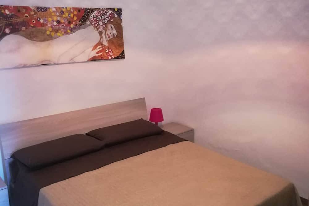 Ganze Wohnung, Elegante Wohnung mit separatem Eingang und Parkplatz jederzeit verfügbar in Letojanni, Messina Provinz