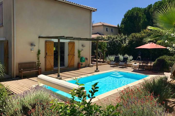 Ferienhaus für 10 Personen, mit Whirlpool und Terrasse sowie Garten in Roujan