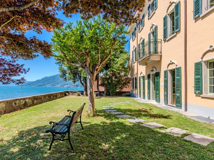 Ferienhaus für 21 Personen, mit Terrasse und Garten sowie Ausblick und Seeblick in Domaso