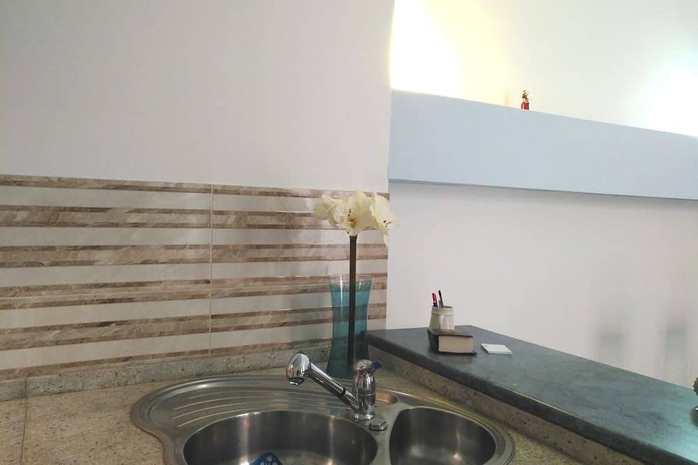 Apartamento inteiro, Apartamento em moradia com vista para o mar Wi-Fi gratuito in Swieqi, Ilha de Malta