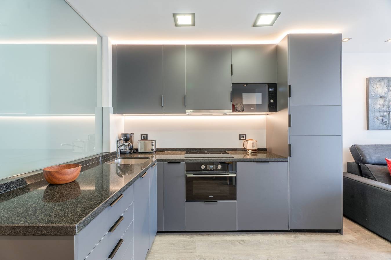 Entire apartment, Vacation Apartment 'Club Atlantis 159' with Shared Pool, Wi-Fi and Air Conditioning in Playa Puerto Colón, Adeje