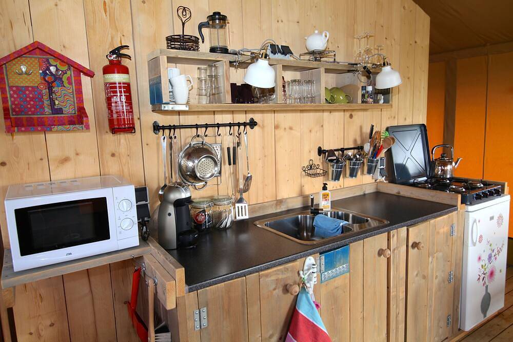 Wunderschön eingerichtetes Safarizelt und Zirkuswagen mit privatem Badezimmer. in Groningen und Umgebung