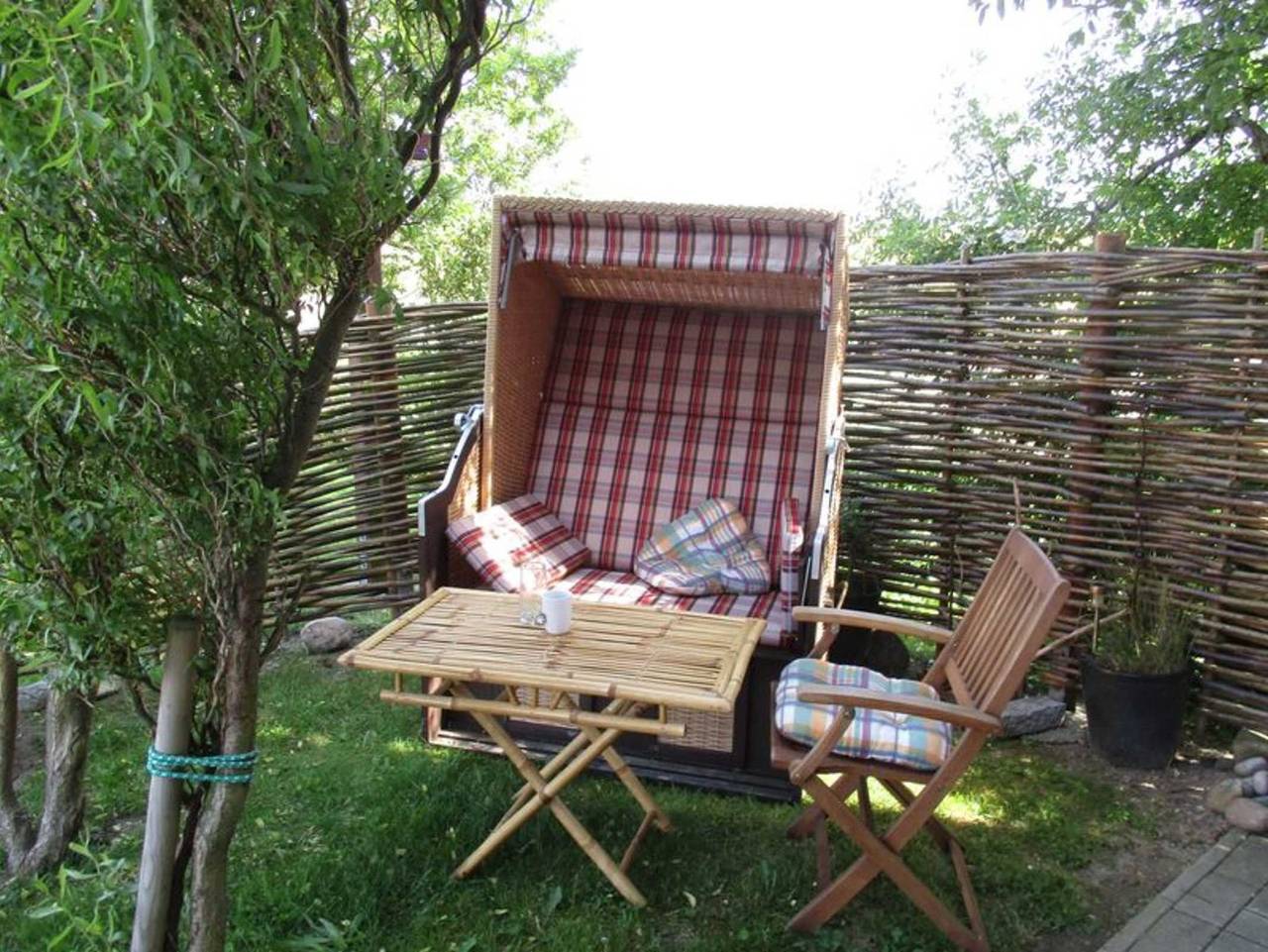 Ganze Ferienwohnung, Rotes Atelierhaus - Rotes Atelierhaus in Nordstrand (Gemeinde), Nordstrand