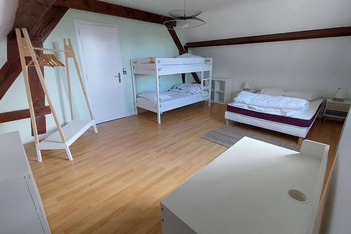 Location de vacances pour 12 personnes, avec piscine ainsi que jardin et vue dans Lac d'Orient - 2