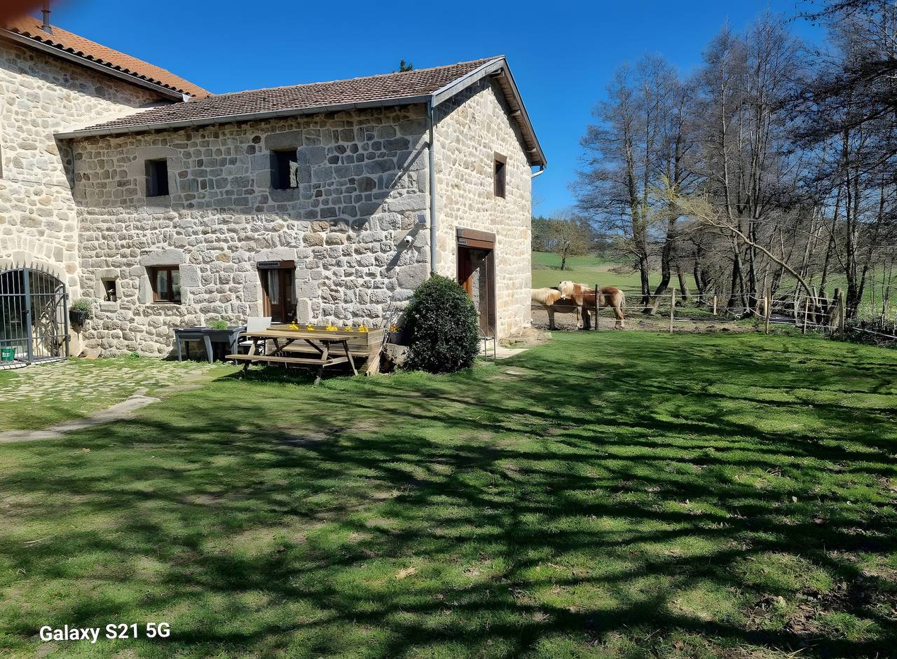 Cottage „Gîte du Moulin de Gorre“ mit Gemeinschaftsgarten und Wlan in Montregard, Haute-Loire