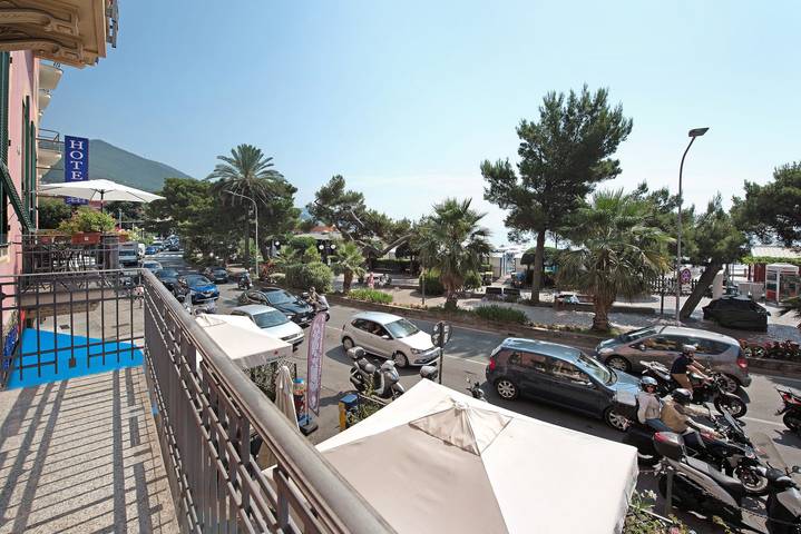 Appartamento intero, Appartamento 'La Finestra Sul Mare' con vista mare e balcone in Spiaggia Libera, Arenzano