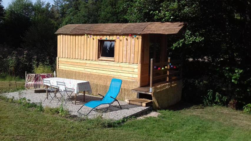 Camping pour 2 personnes, avec jardin et vue ainsi que terrasse et vue sur le lac, animaux acceptés dans Lorraine - 2