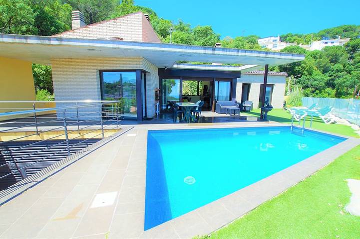 Villa für 9 Personen, mit Whirlpool und Garten in Lloret de Mar