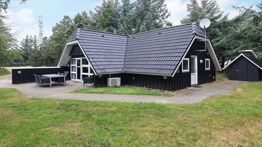 Ferienhaus für 9 Personen, mit Terrasse und Sauna sowie Whirlpool in Blavand